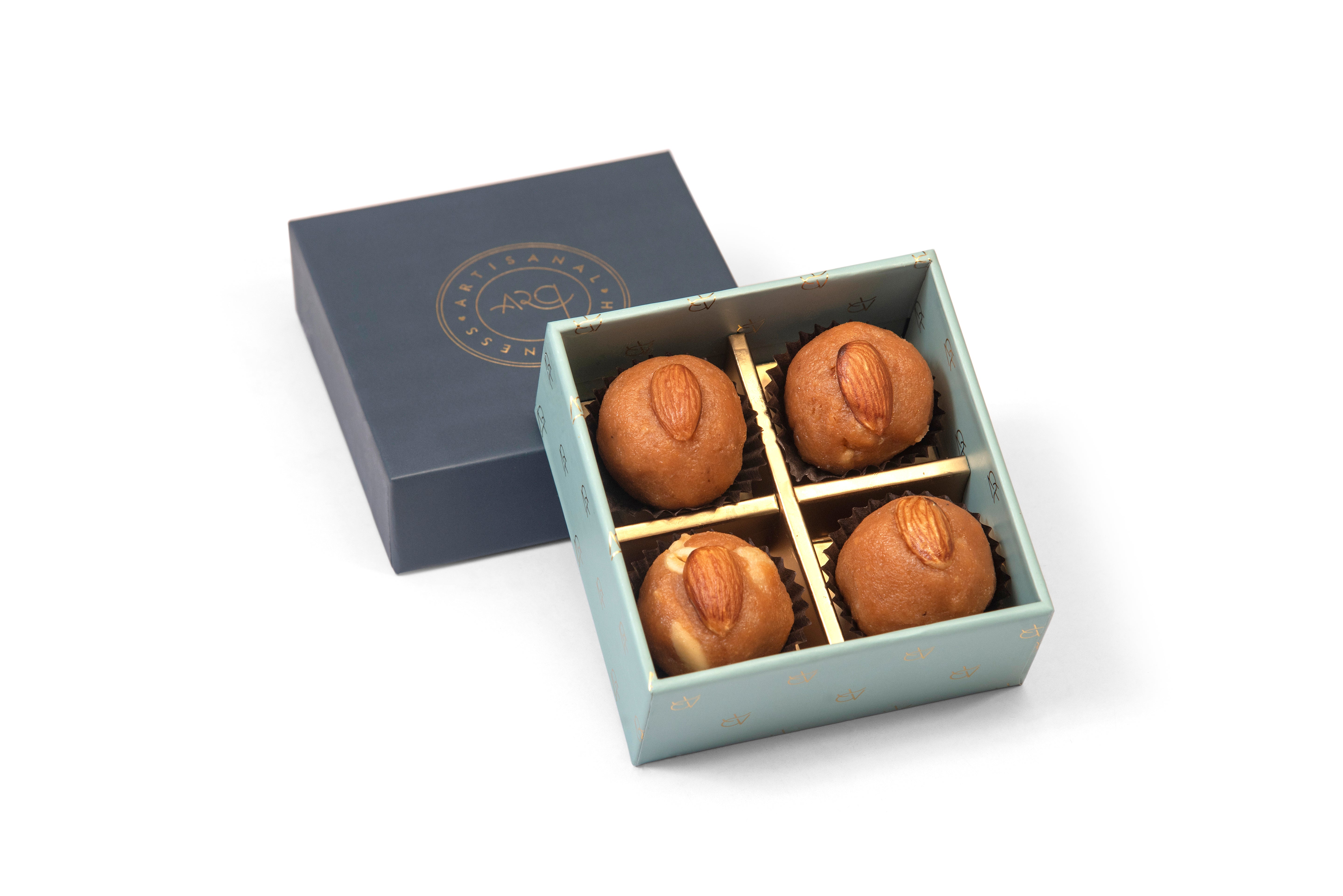 petite 4 Pc Urad Dal Pinni