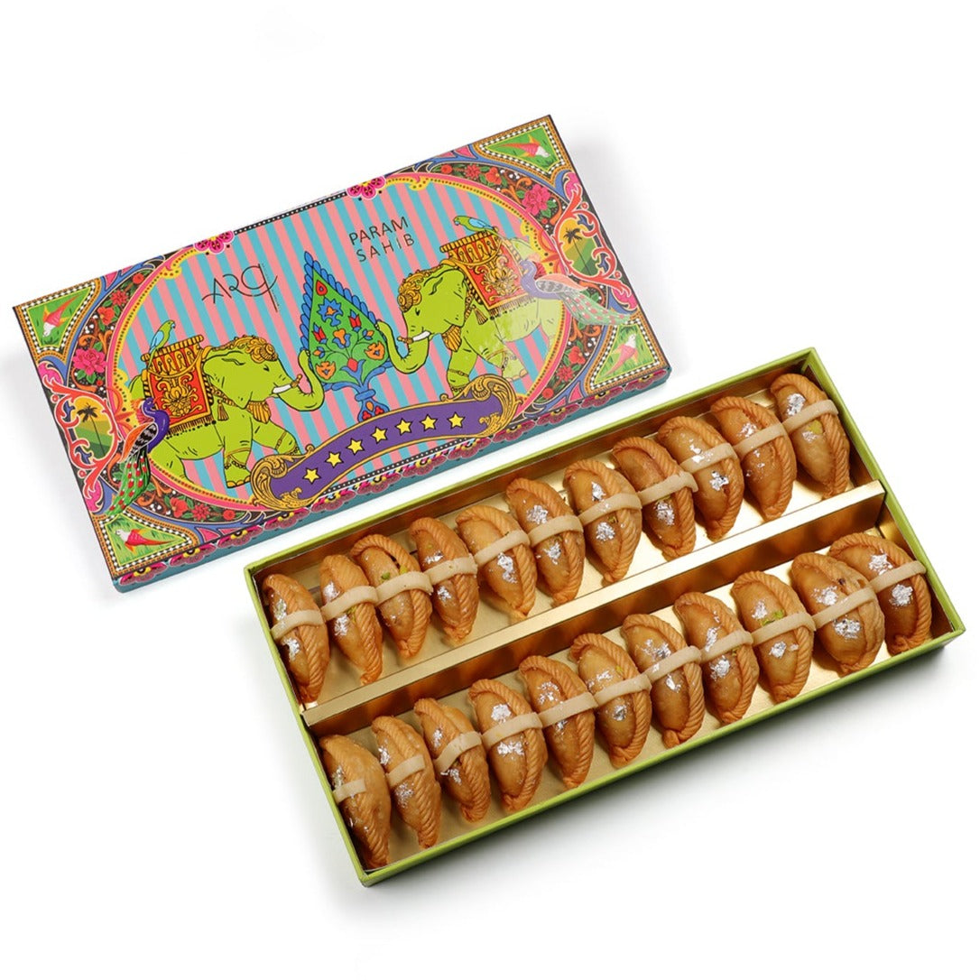 Classic Mawa Gujia Box (22 pieces)